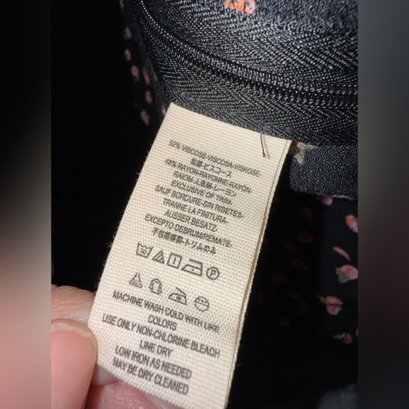 Free People Mila Floral V-Neck floral jumpsuit Size 4 EUC feminine romantic dark - Picture 7 of 9